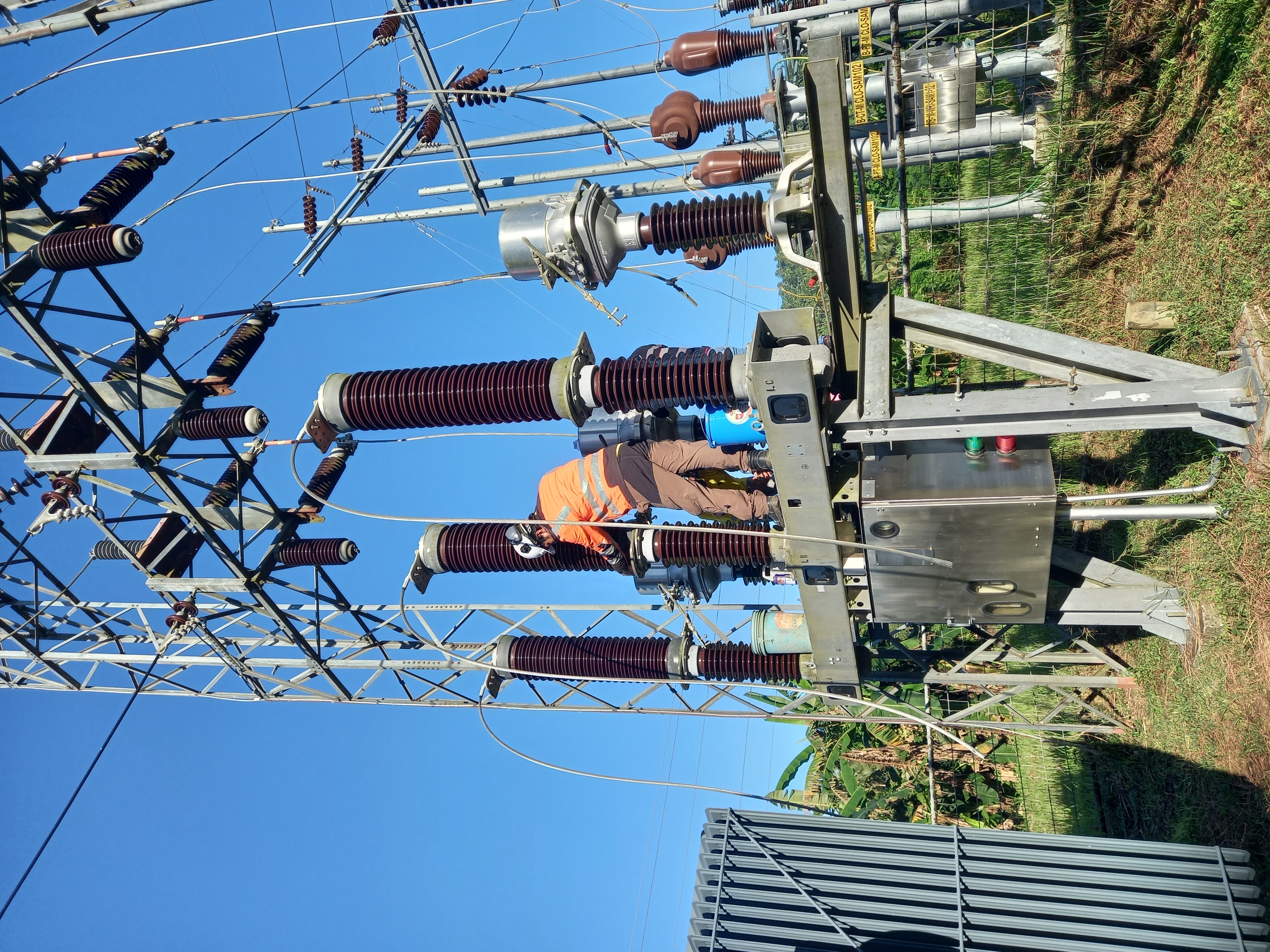Live Tank Circuit Breaker